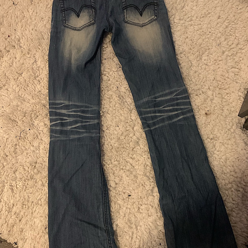 Low rise boot cut machine jeans